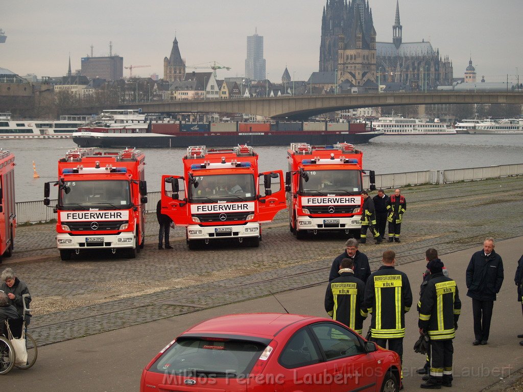 Neue LF`s fuer Koeln Uebergabe in Koeln Deutz an den Wachen  P100.JPG